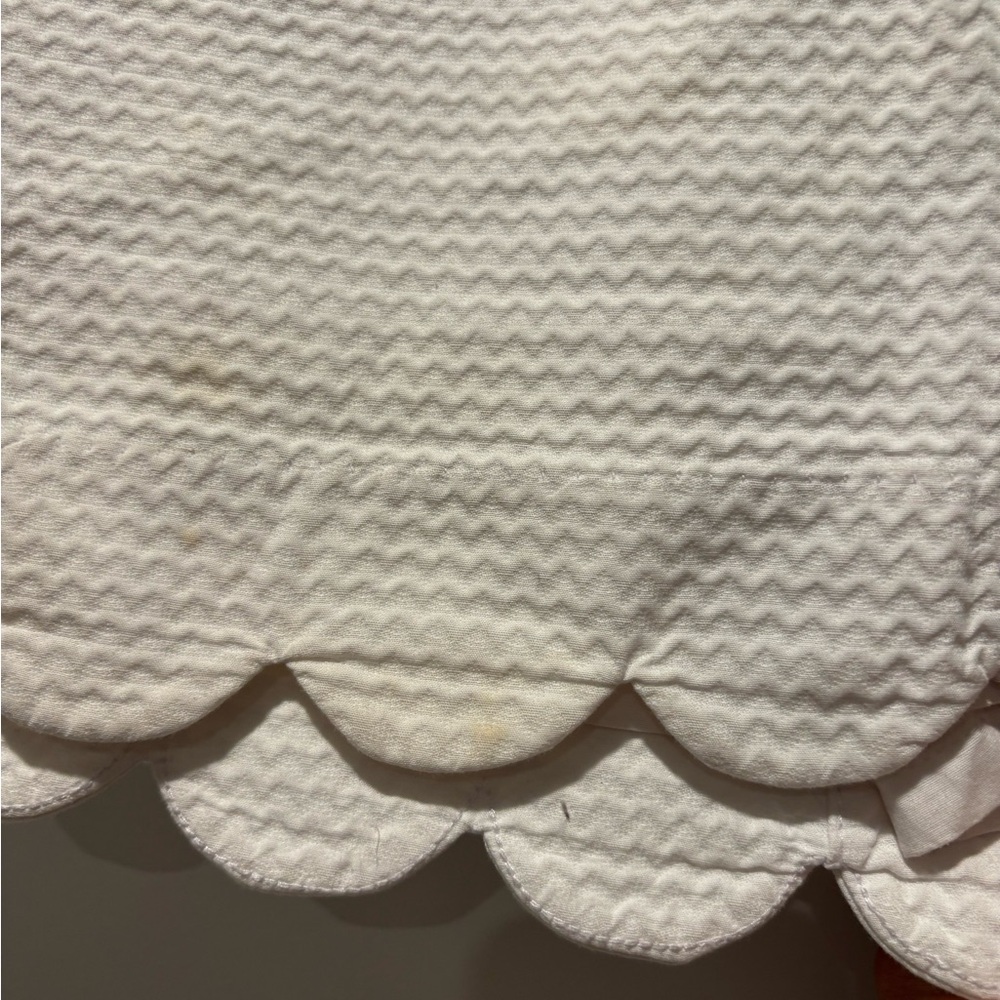 Lilly Pulitzer White Scalloped Edge Skort Size 2 PLEASE SEE DESCRIPTION - Picture 4 of 6
